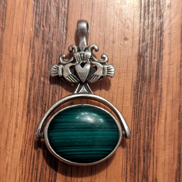 Jewelry - Elegant Large Claddagh Fob Pendant